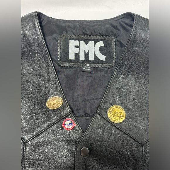 VINTAGE FMC BMW MOTORCYCLE LEATHER VEST WITH‎ COMMEMORATIVE PATCHES & PINS SZ 44 - Picture 3 of 13